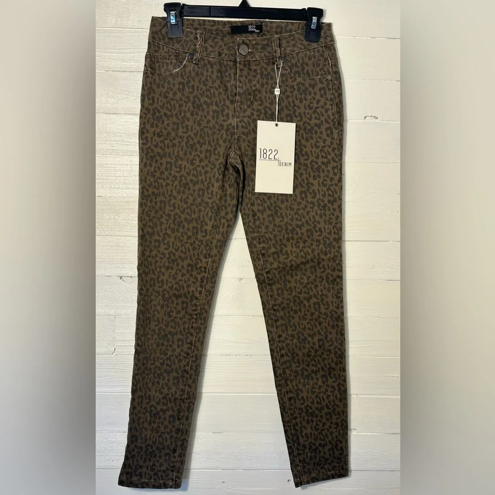 NWT 1822 Denim animal cheetah print, brown and black, skinny ankle. Size 25 (2)
